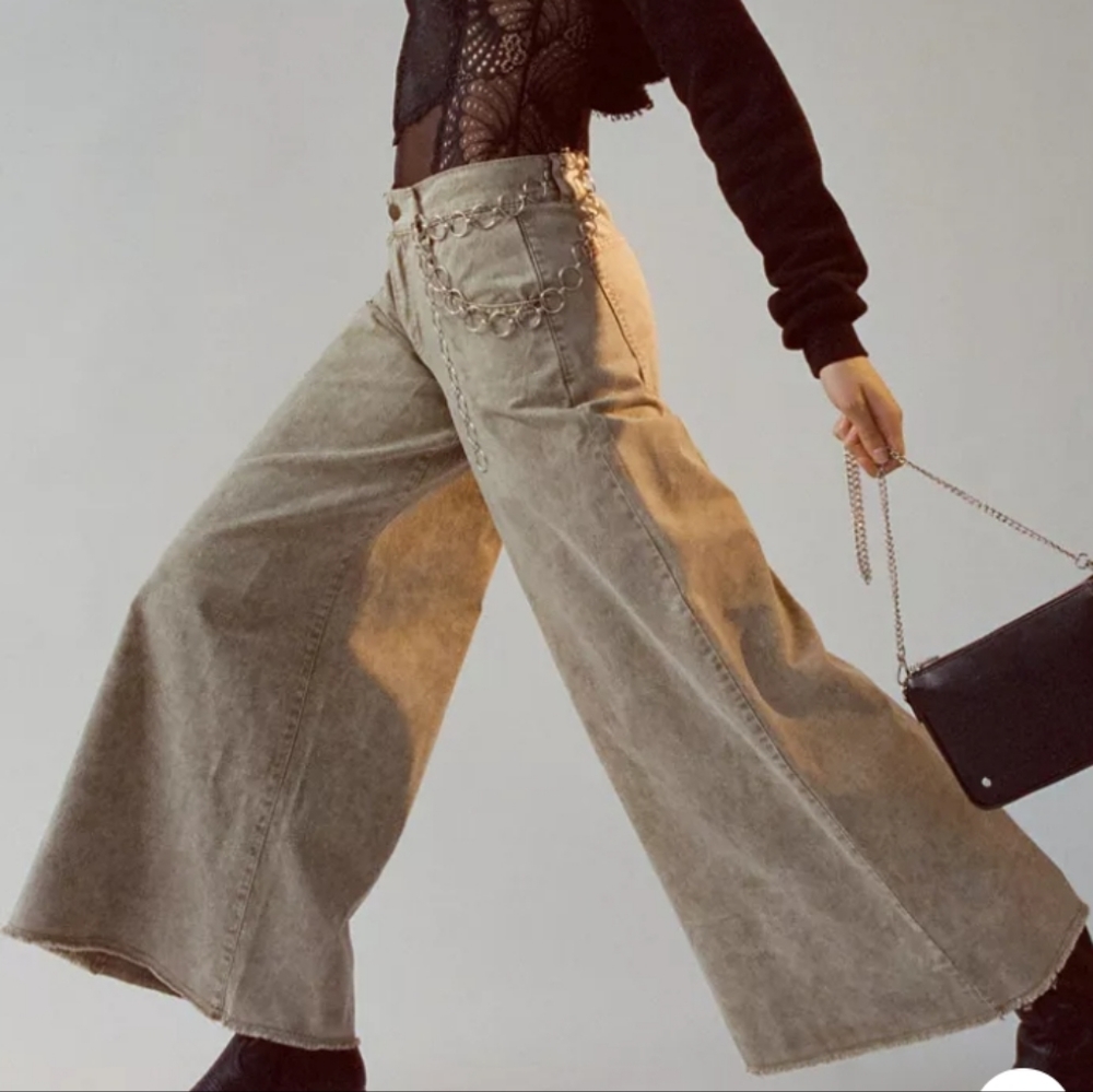 BDG Twill Extreme Wide-Leg Pant Size 28 NWOT